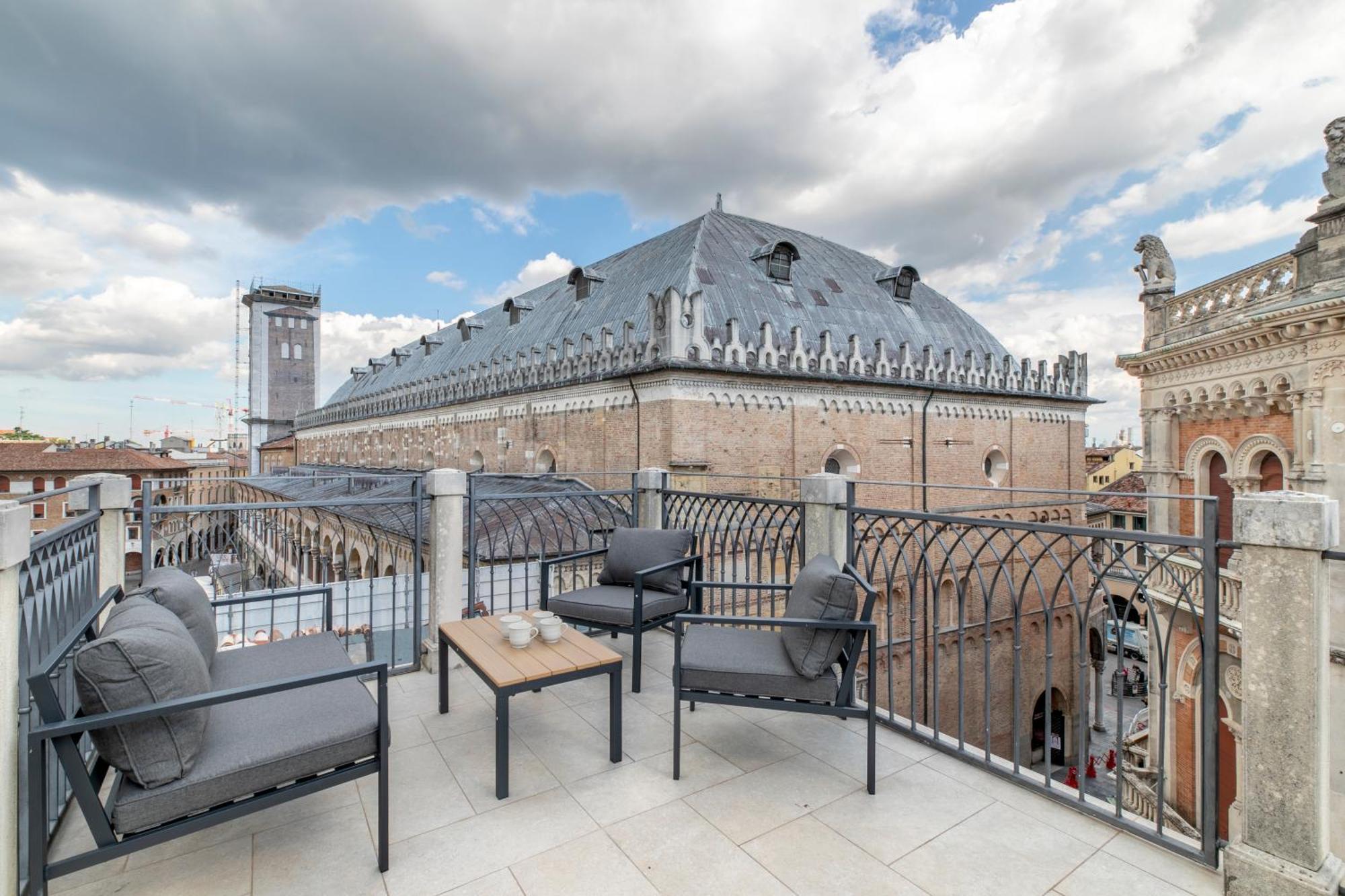 La Terrazza Sulle Piazze - Centro Storico Apartment Padova Exterior photo